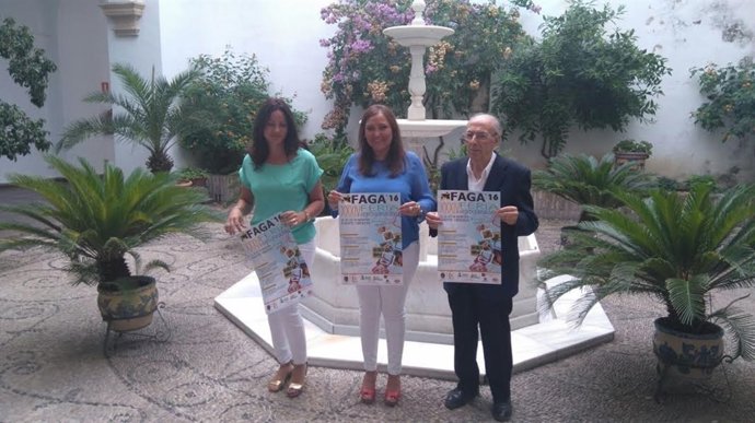 Carrillo (centro), junto a Mellado y Gahete, durante la presentación de Faga