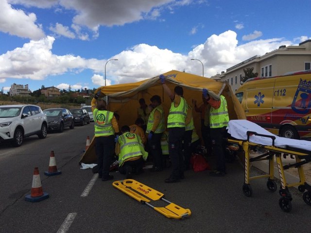 Imagen de la asistencia a la herida por parte del Samur