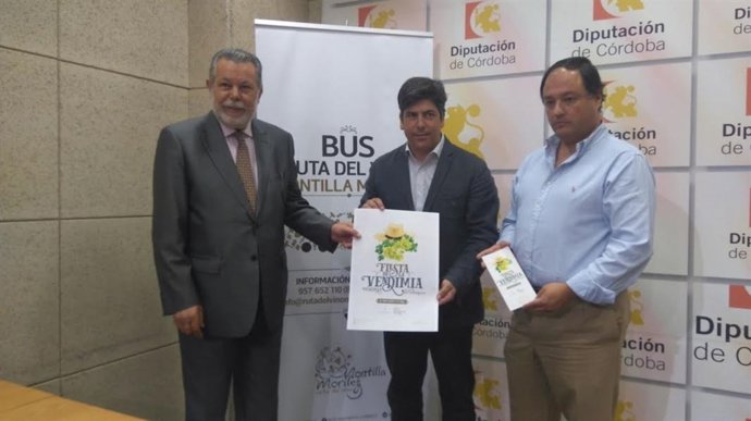 Blanco (izda.), Llamas (centro) y Garrido presentan la Fiesta de la Vendimia