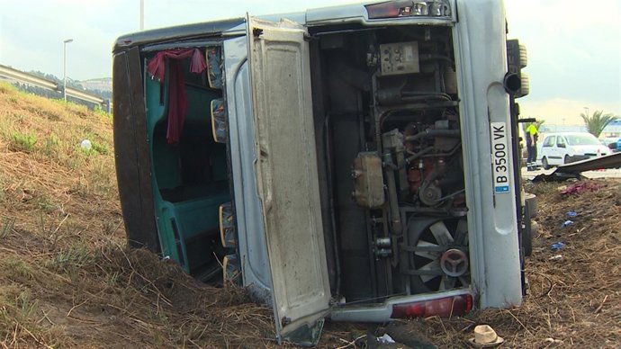 Autobús accidentado en la B-10