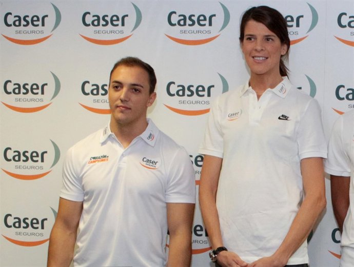 Andrés Mata, halterófilo español, y Ruth Beitia en acto de Caser