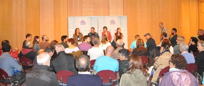 Ana Pontón , candidata del BNG, encuentro con representantes de educación 25S