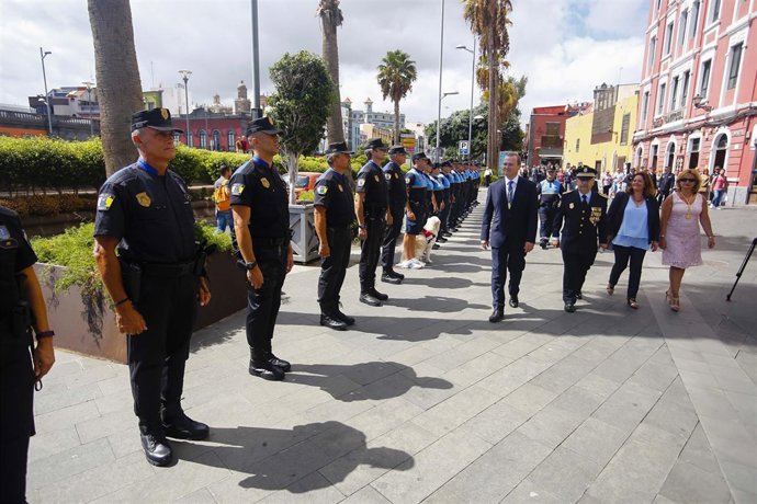 El alcalde de Las Palmas de Gran Canaria durante la festividad de Vera Cruz
