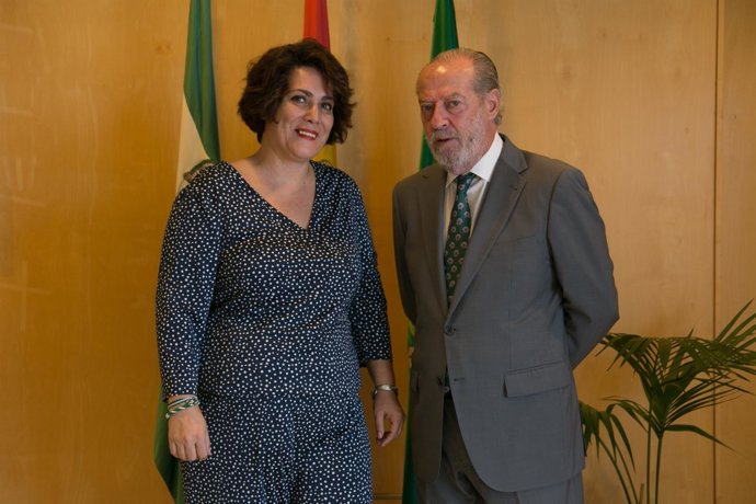 Villalobos con la nueva alcaldesa de Alanís, Eva Cristina Ruiz