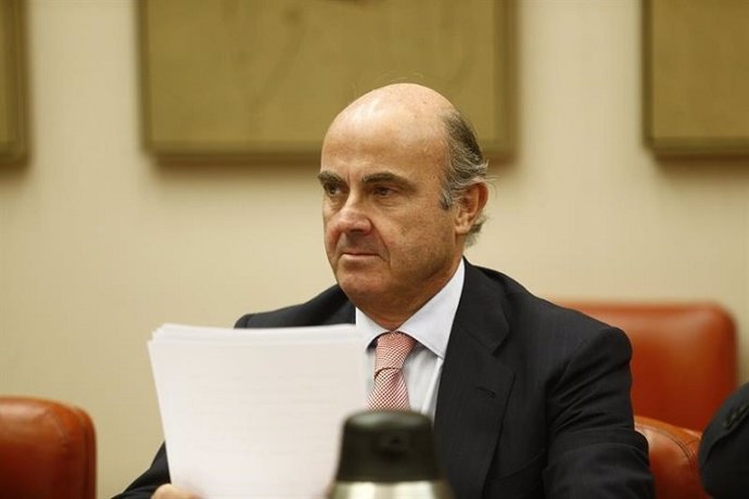 Guindos dice que la elección de Soria no fue "política"