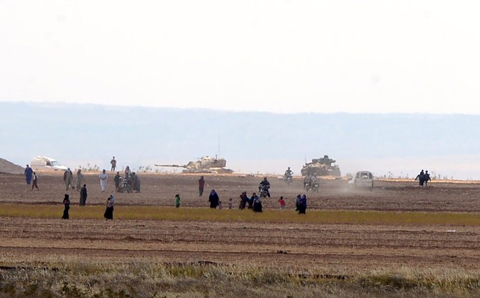 Carros de combate turcos penetran en el norte de Siria