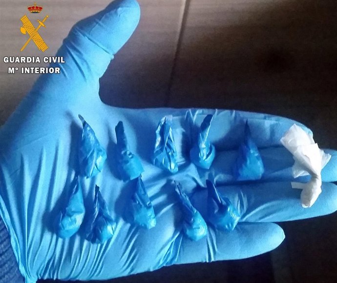 " LA GUARDIA CIVIL DETIENE A UNA PERSONA POR TRAFICO DE DROGAS"