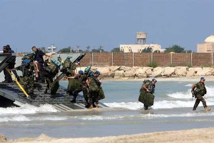 Desembarco de los primeros militares españoles en Líbano en el año 2006