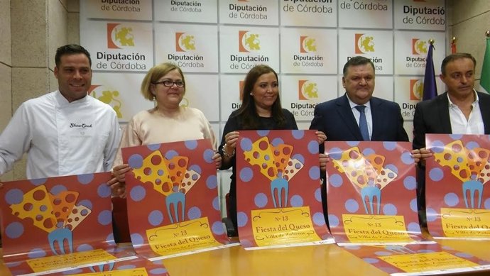 Carrillo, entre Zurera y Romero, durante la presentación de la Fiesta del Queso