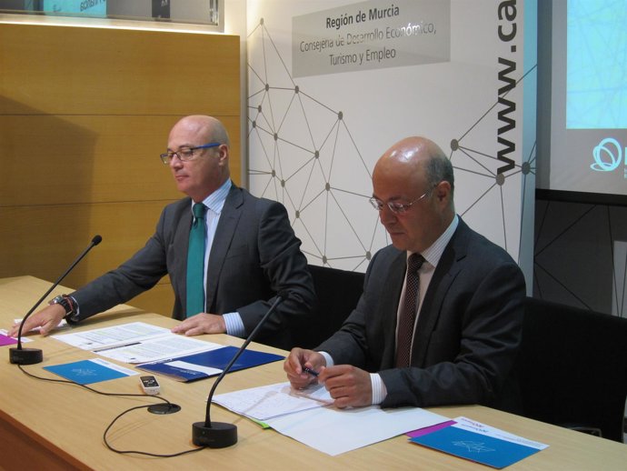 Andrés Carrillo y Juan Hernández, durante la rueda de prensa
