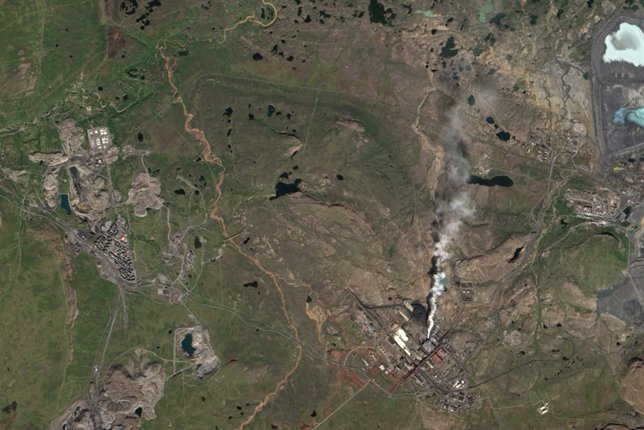 Aspecto del río Daldykan y la matelurgia contigua