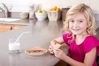 La mitad de los padres no sabe cuánta merienda dar a sus hijos