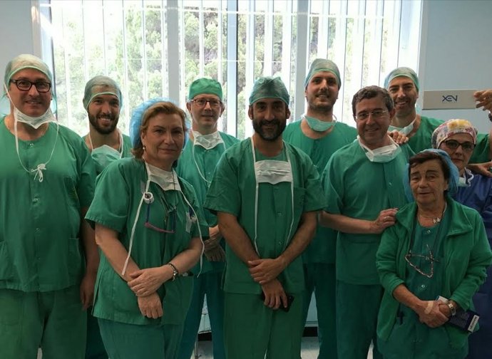 Equipo de profesionales que ha participado en estas intervenciones pioneras