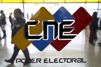 El CNE aplaza al lunes su pronunciamiento sobre la recogida de firmas para el revocatorio