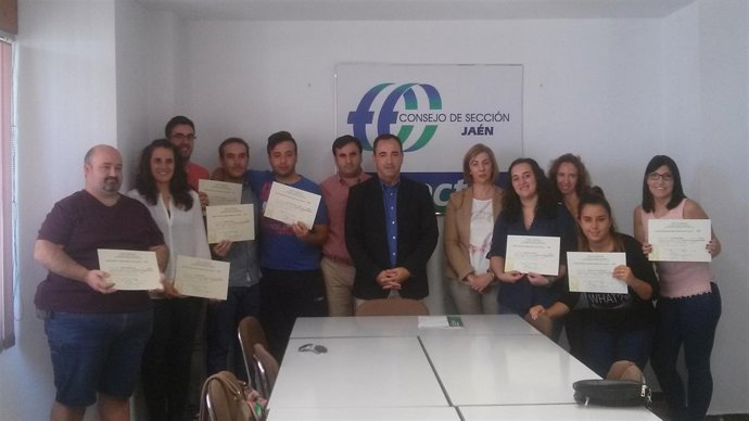 Clausura de un curso sobre creación y gestión de pequeños negocios.