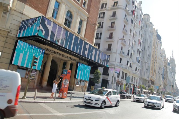 Bajada Definitiva Del Precio De Las Entradas De Cine. Cine De La Prensa