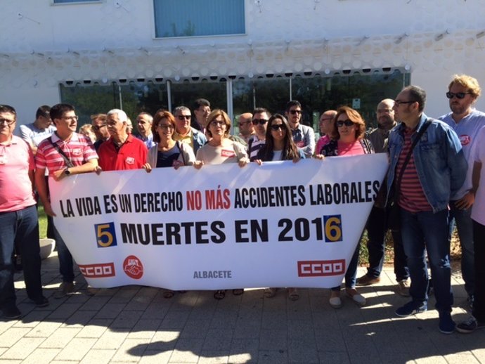Albacete. Concentración Sindical Por La Muerte De Un Trabajador De La Construcci