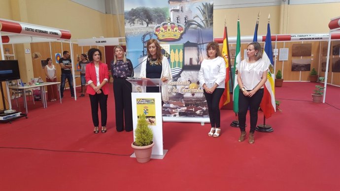 Rocío Jiménez inaugura la feria de San Silvestre