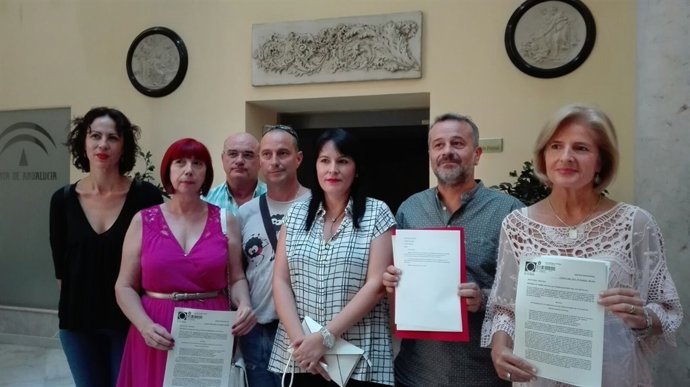 IU, PP y Unidos Podemos junto con trabajadores del CIOMIJas en la Junta