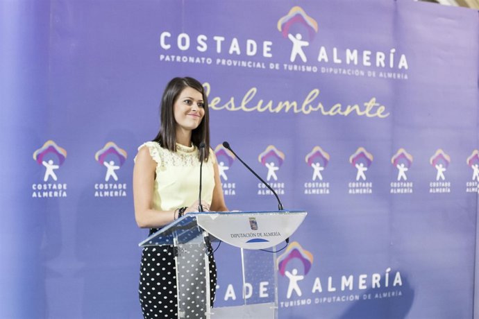 La diputada de Deportes, encargada de la clausura de la Copa Travesías a Nado.