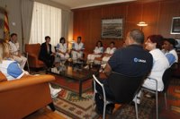 Violeta Barba inicia una ronda de contactos con los trabajadores de las Cortes de Aragón