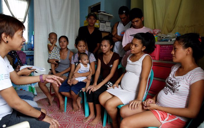 Un grupo de adolescentes filipinas embarazadas.
