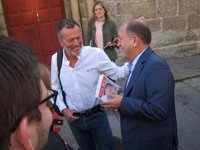 Leiceaga, a por el voto en 'su' plaza de abastos