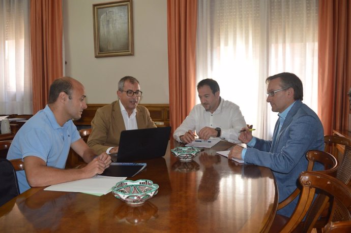 Reunión de la DPT y el Gobierno aragonés sobre internet en la provincia