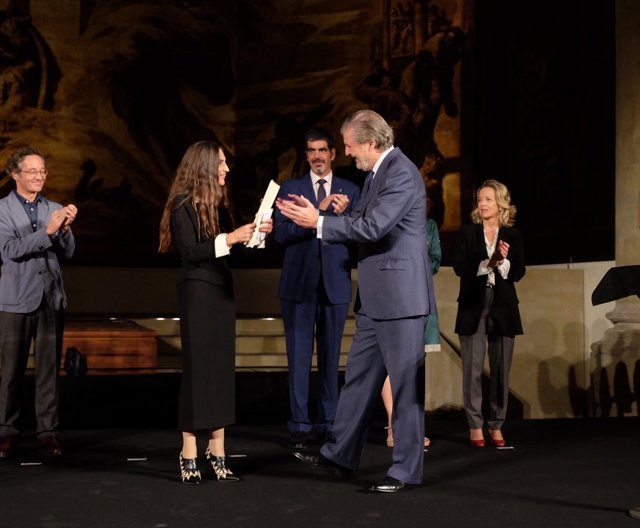 Méndez de Vigo entrega el Premio Nacional de Cinematografía a Ángela Molina