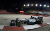 Rosberg firma la pole en Singapur; Sainz sexto y Alonso noveno