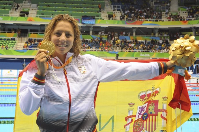 Nuria Marqués con su medalla de oro                