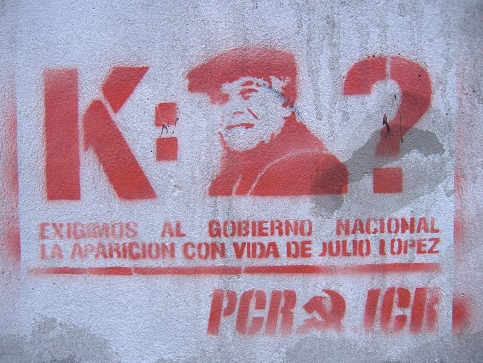 Stencil reclama al gobierno nacional la aparicion con vida de Jorge Julio López