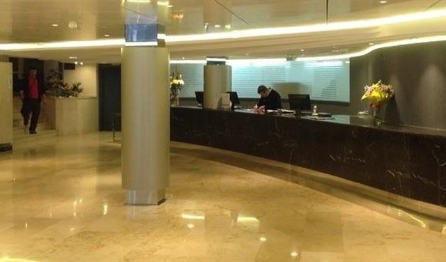 Hotel luz energía hall entrada recepción 