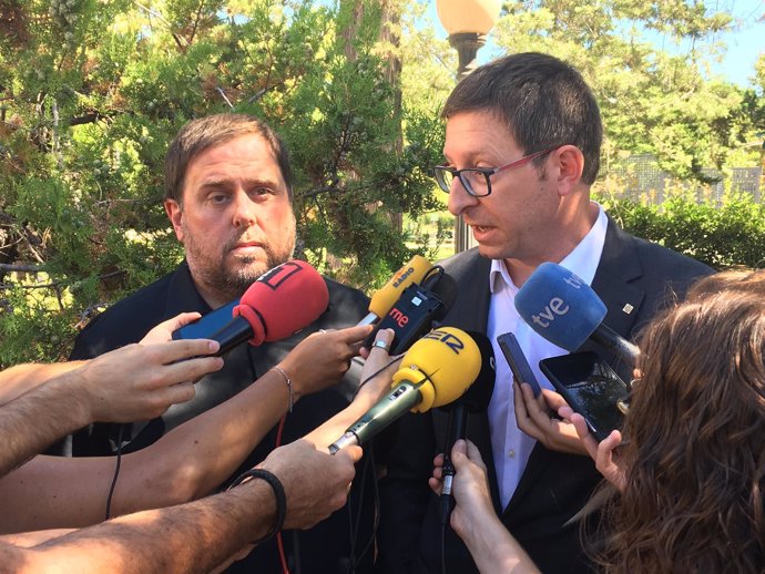 El vicepresidente catalán, O.Junqueras, y el conseller de Justicia, C.Mundó