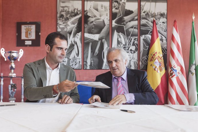Firma de convenio entre el Ayuntamiento de Almería y la UD Almería