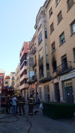 Incendio en un piso de la calle Francesc Gimeno de Tortosa