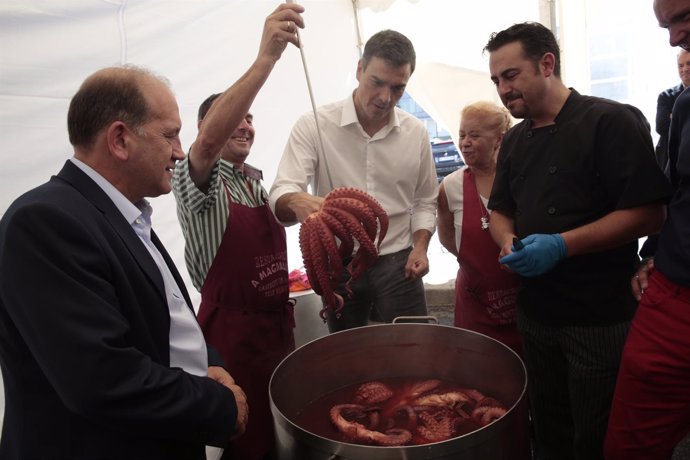 El candidato socialista, Xoaquín Fernández Leiceaga, en Ames