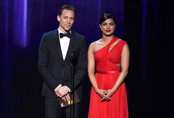 Tom Hiddleston y Priyanka Chopra/ getty
