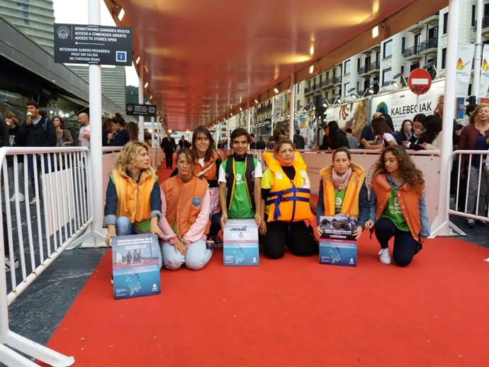 Acción de voluntarios de Oxfam Intermón.