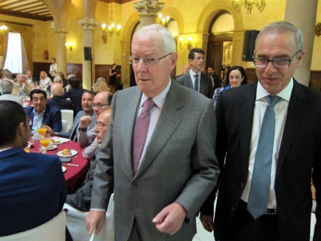 García de la Concha junto al director de La Gaceta, Julián Ballesteros