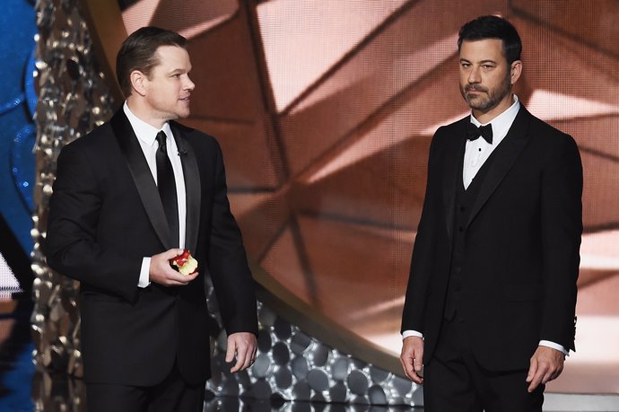Matt Damon y Jimmy Kimmel en los Emmy 2016