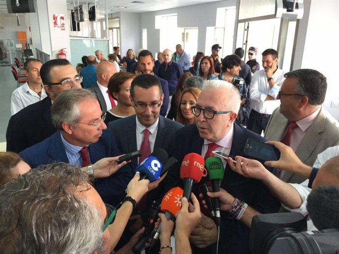 Sánchez Maldonado en la inauguración de la oficina del SAE en La Línea