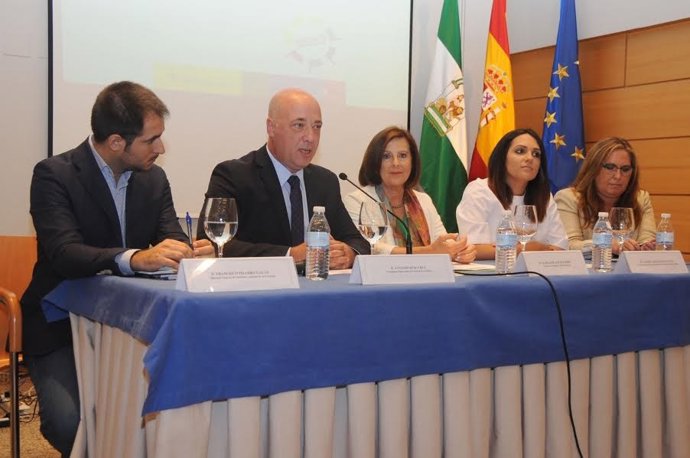 Ruiz (dcha.), junto a Sánchez Rubio, durante la inauguración del encuentro