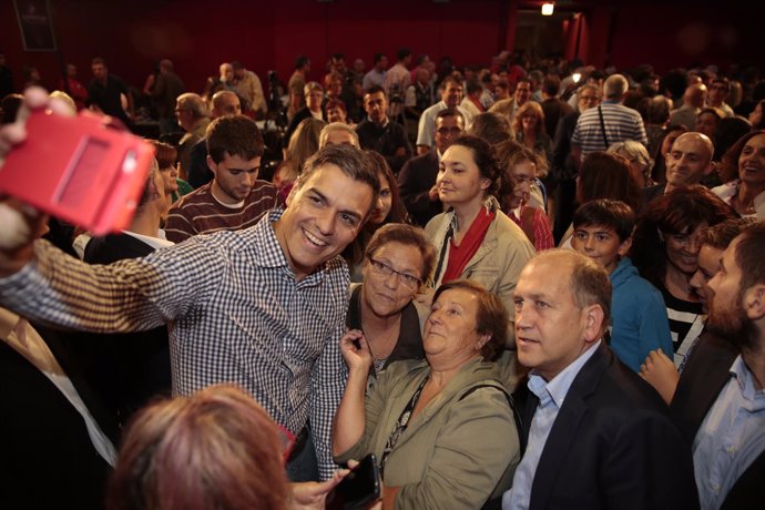 Mitin en la sala capitol en Santiago