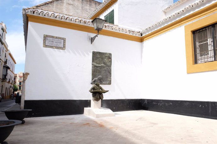El monumento a Machado reparado