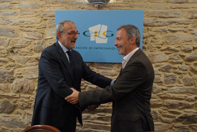 Xoán Bascuas con el presidente de la CEG.