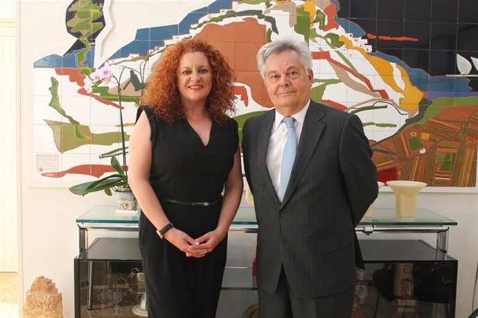 María Eugenia Rufino y Antonio Jara durante su reunión en Salobreña