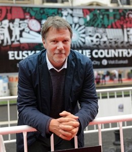 El director Justin Webster