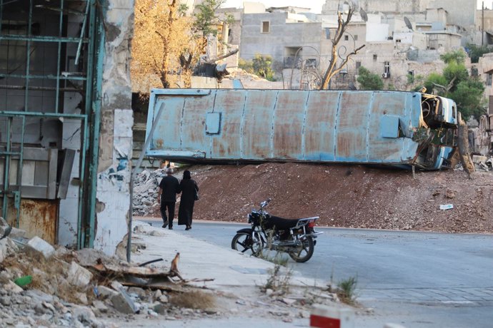 Un autobús volcado en Alepo