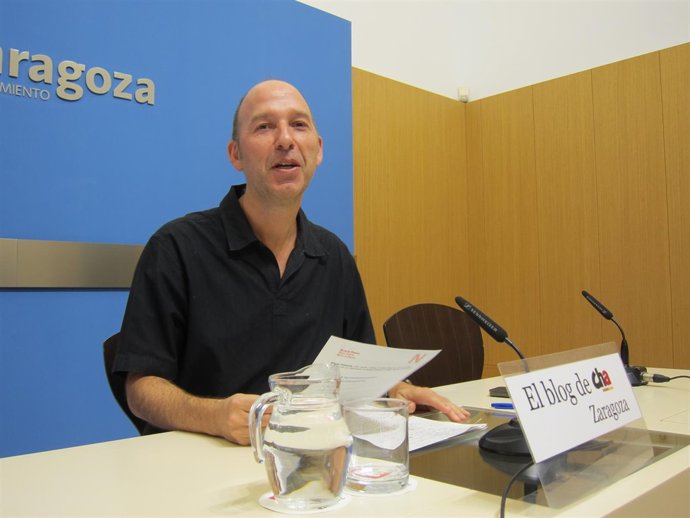 El portavoz de CHA, Carmelo Asensio